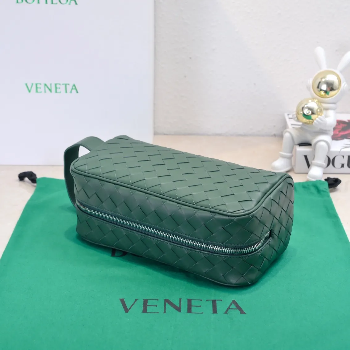 Batch 1280 BOTTEGA VENETA 2024 new INTRECCIATO classic toiletry bag, the choice of discerning people. The low-key luxury quality is the interpretation of its brand. If you like low-key BV, it is the first choice~~ Style number: 7799 Size: 26*13*10cm